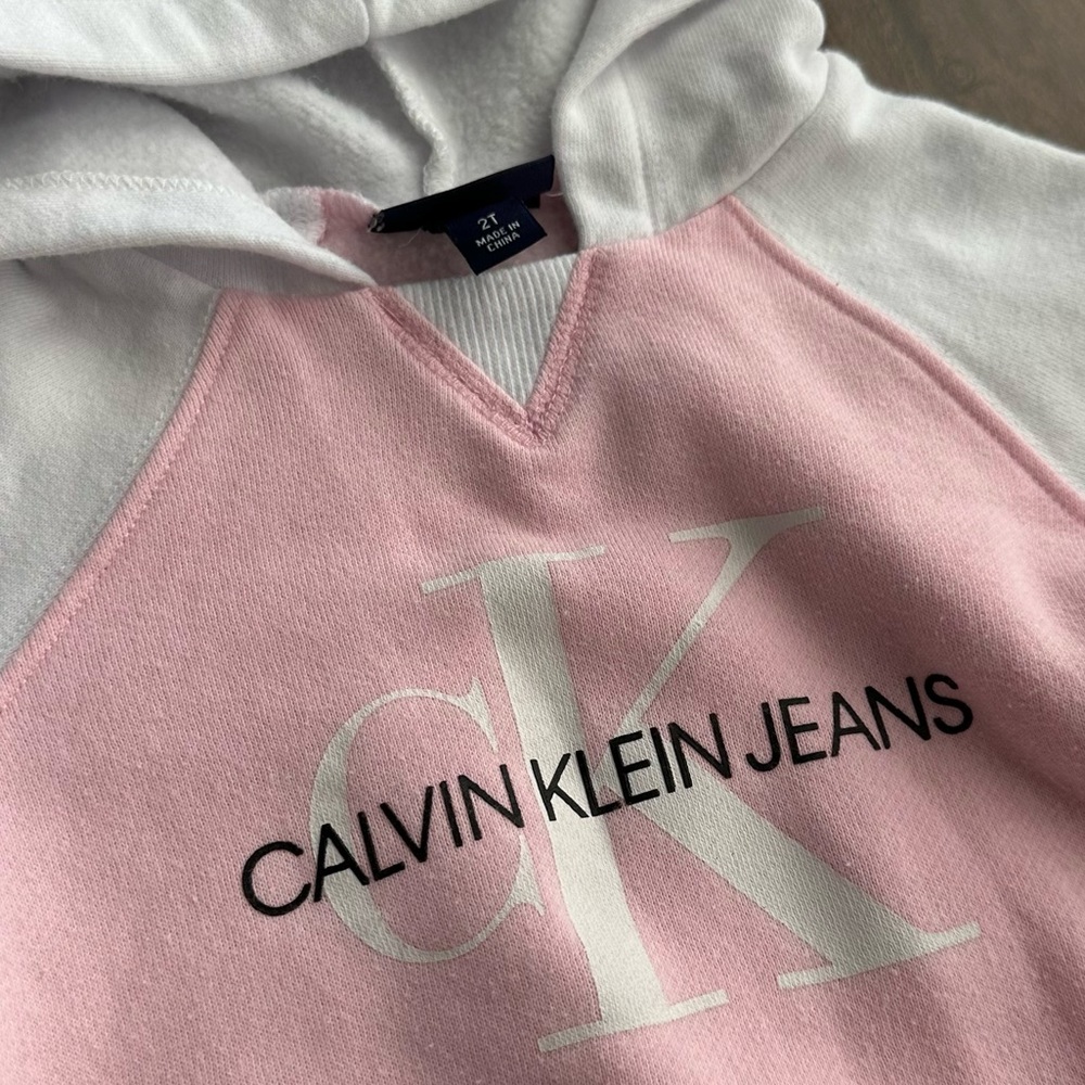 Calvin Klein pullover toddler girl size 2t - Picture 3 of 4
